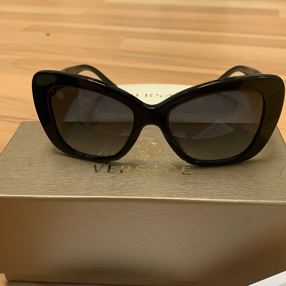 Excellent condition Versace cat eye sunglasses.